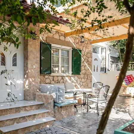 Traditional Thiseio Home-3